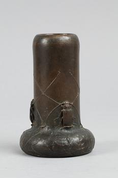 VAS, brons, jugend, Hugo Elmqvist, sign. 1900-talets början.