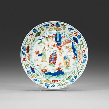 481. A wucai dish Ming dynasty, with Wanli's six character mark and period (1573-1619).