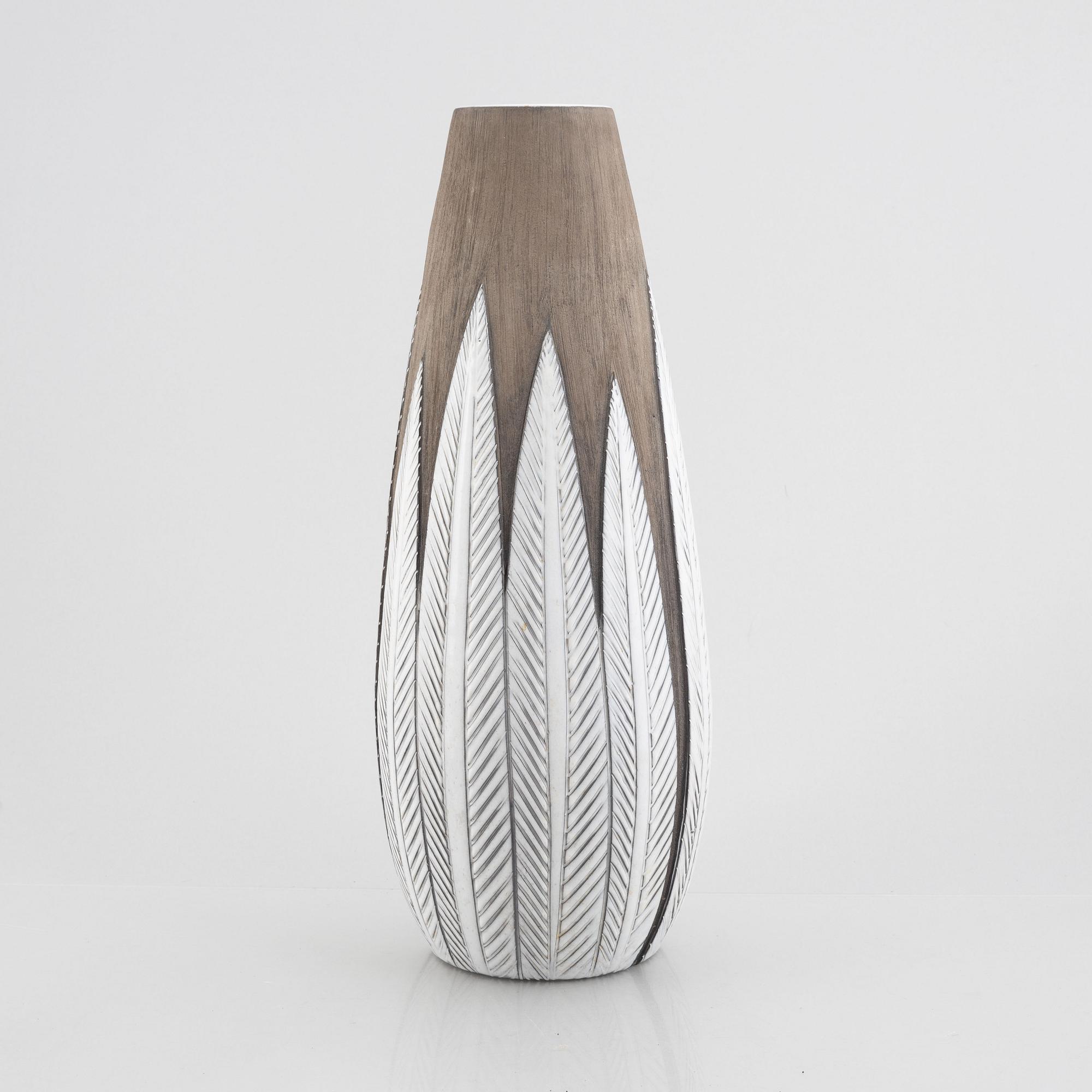 Anna-Lisa Thomson, a large 'Paprika' vase, Upsala-Ekeby.