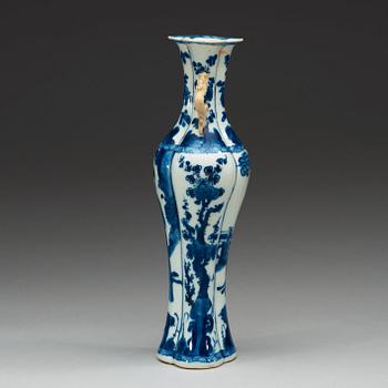 VAS, porslin. Qing dynastin, Kangxi (1662-1722).