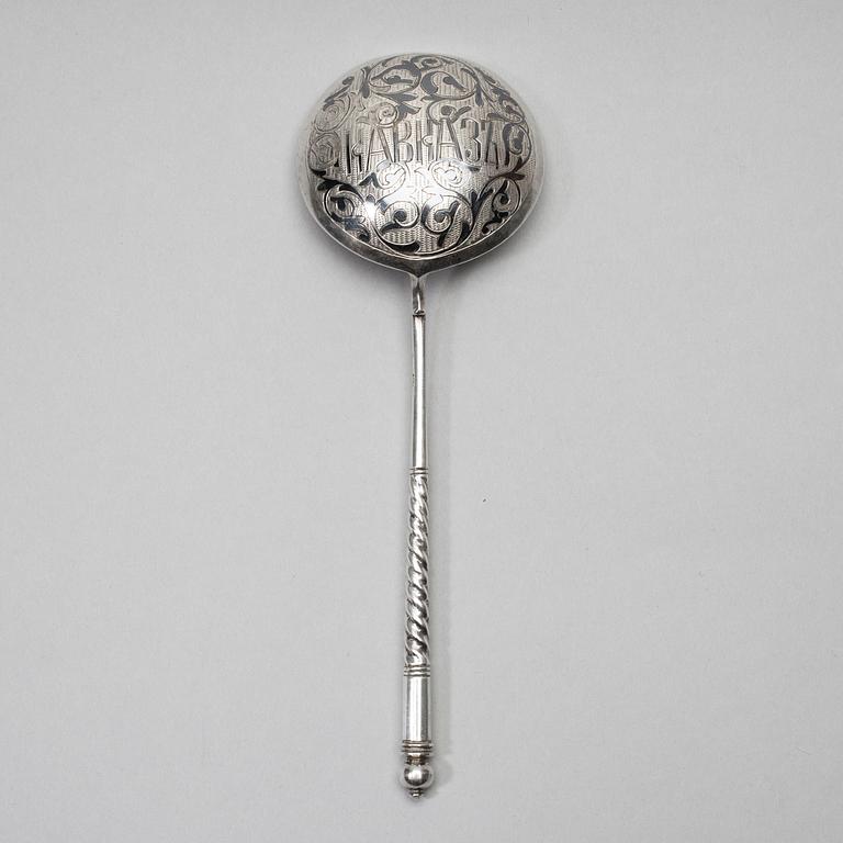 SKED, silver, kontrollstämplar Ivan Lebedinkin, (Иван Лебедкин) Moskva 1898-1914. Vikt ca 65,2 g.