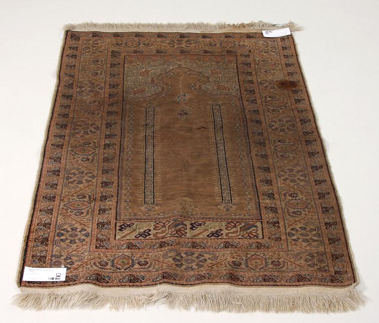 MATTA, orientalisk, 88x135.