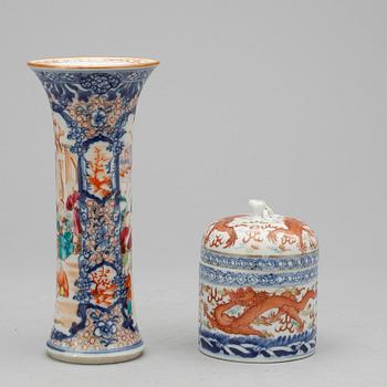 VAS, MUGG samt ASK MED LOCK, porslin, bl a Qianlong (1736-1795).