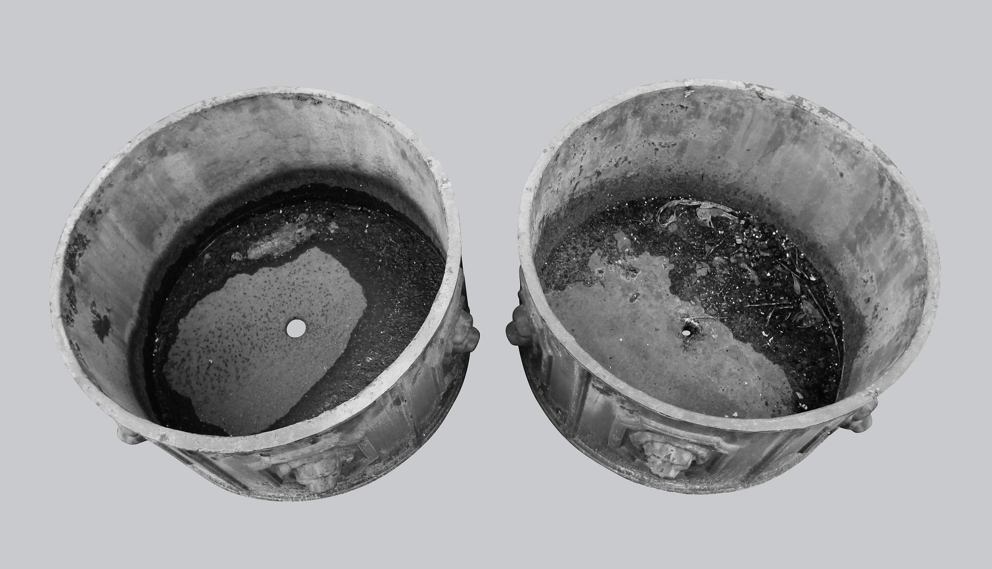 TRÄDGÅRDSURNOR, 1 par, 1900-talets senare del.