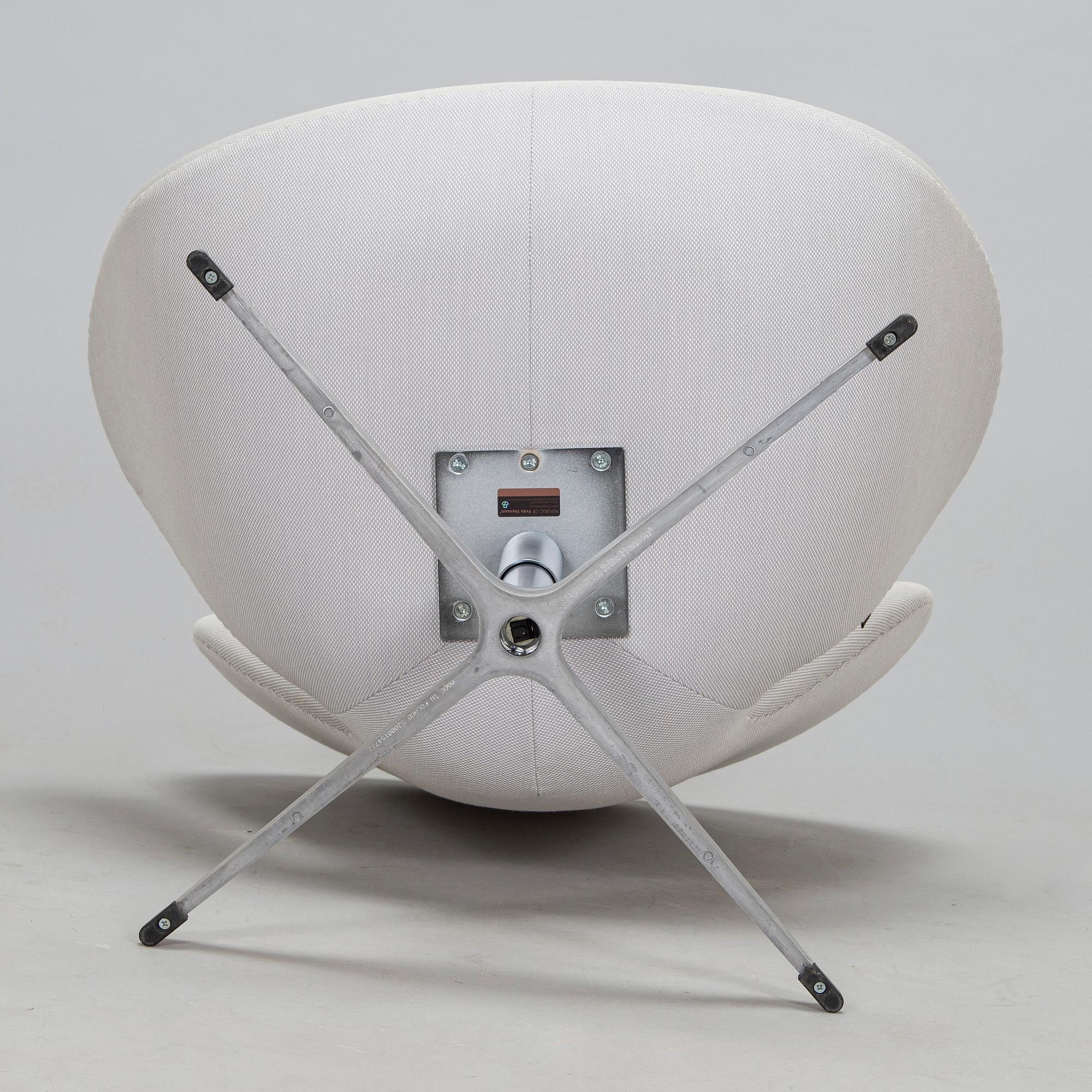 Arne Jacobsen, fåtölj, "Svanen", för Fritz Hansen, 2016.