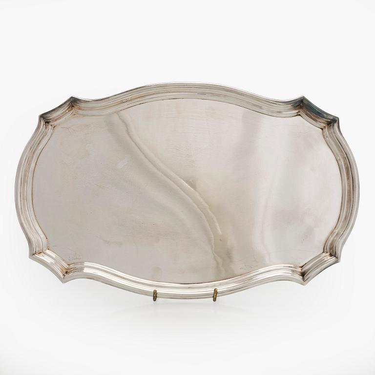 Tarjotin, sterlinghopeaa, Lontoo 1924.