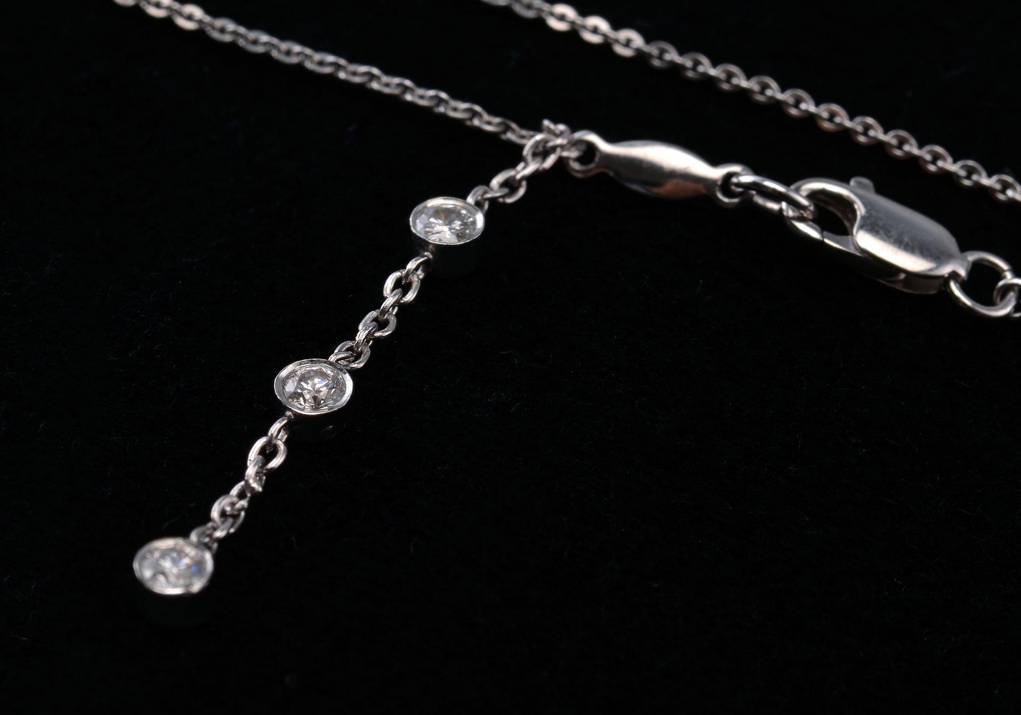 A PENDANT, heart-, princess-, oval- and drop cut diamonds c. 2.84 ct. H-G/vs. 18K white gold. Weight 5,5 g.