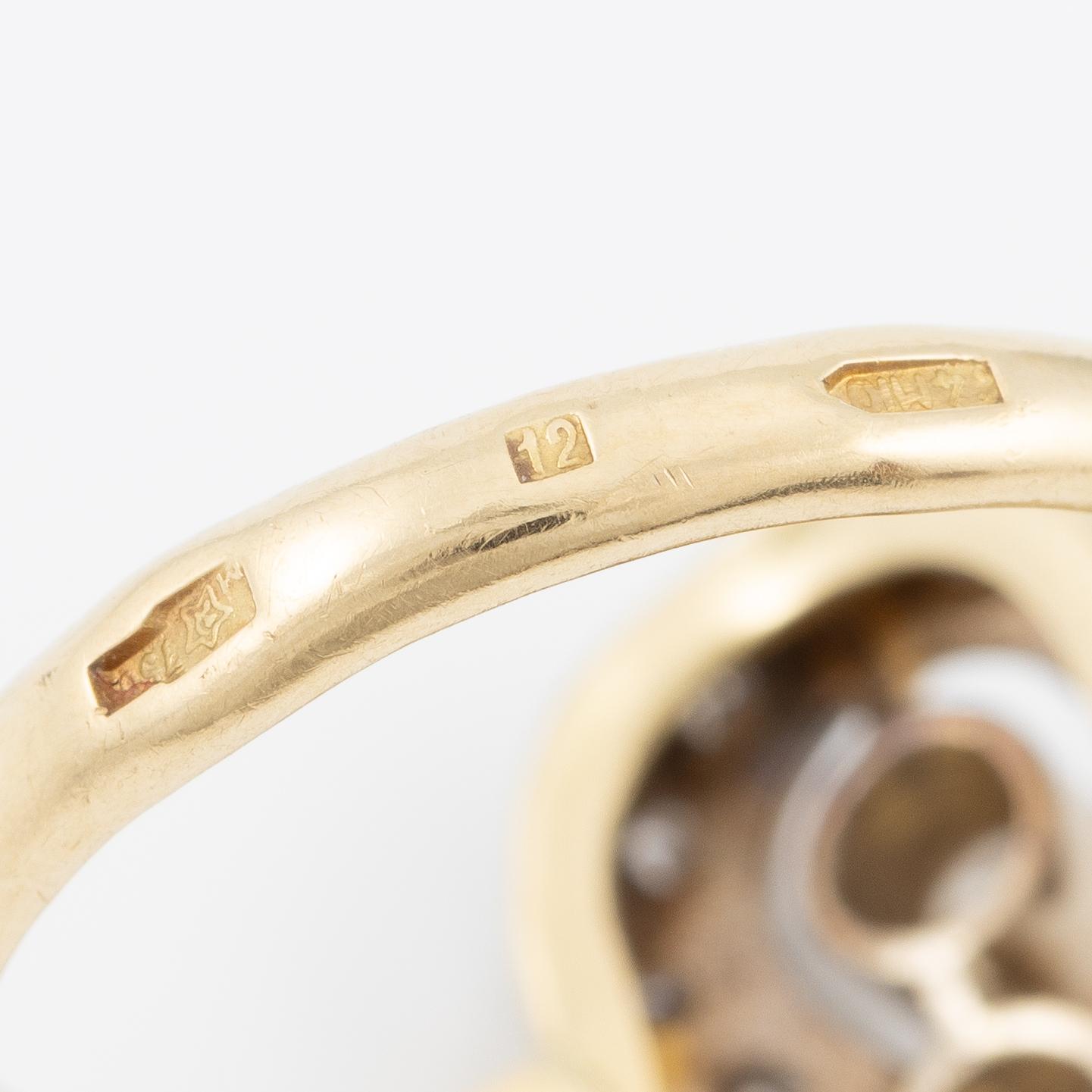 Ring, 18K gold with brilliant-cut diamonds.