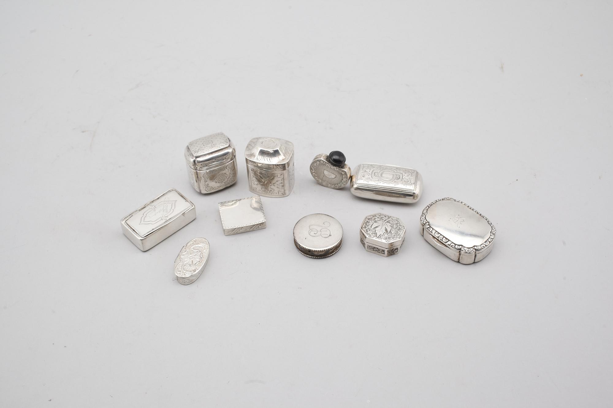 DOSOR, 10 st, silver, bl a svenska, engelska, holländska stämplar, 1800-/1900-tal. Vikt ca 200 gram.