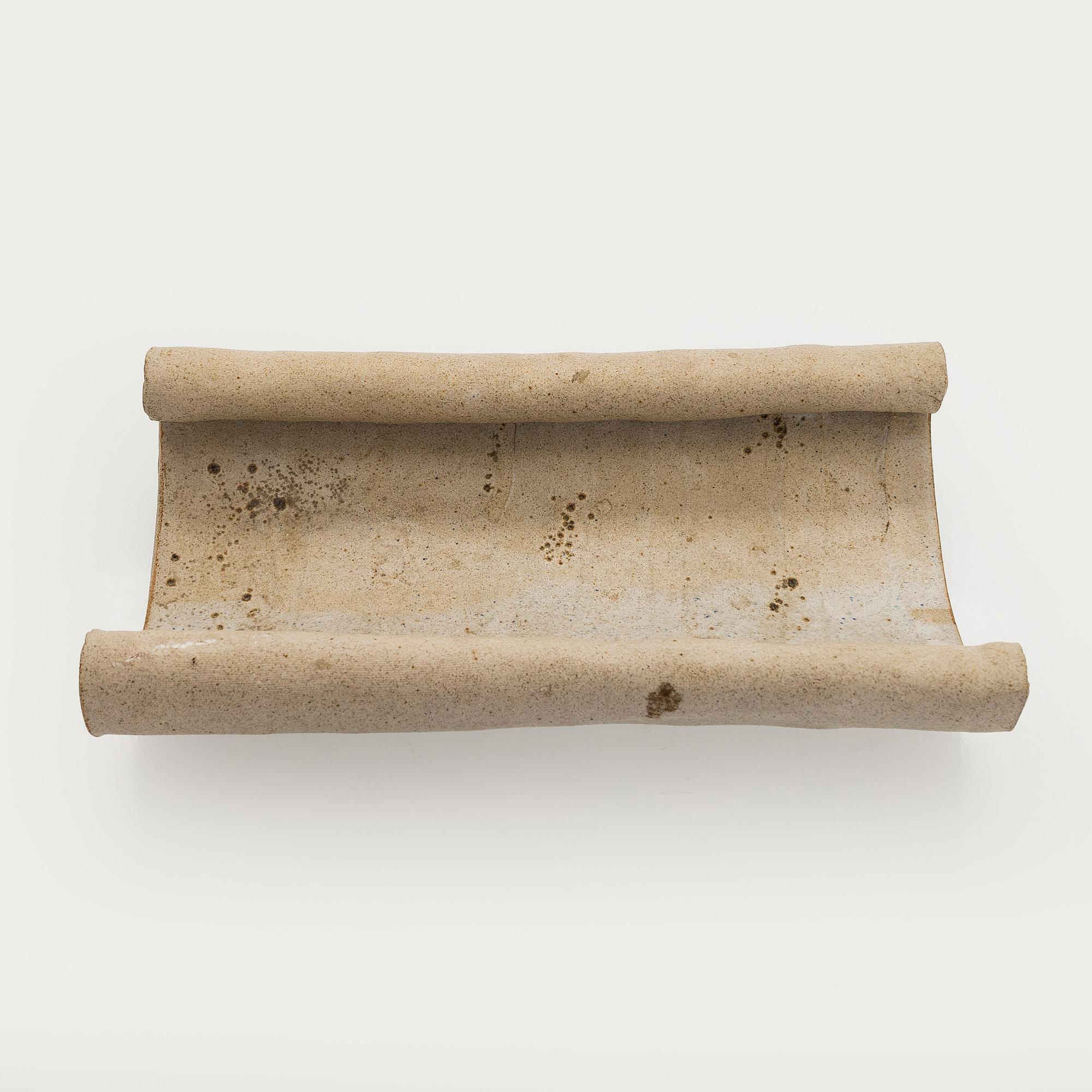 Kyllikki Salmenhaara, veistos, kivitavaraa, "Kierre", signeerattu KS.