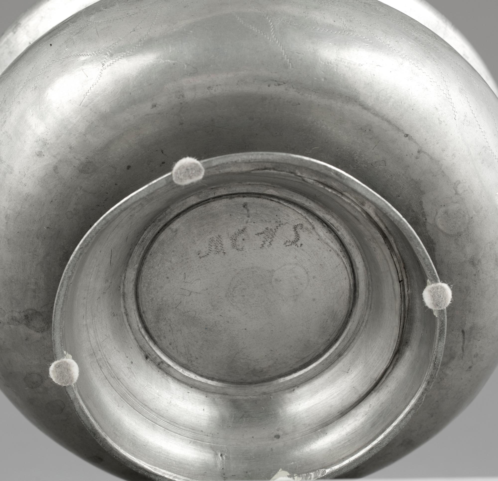 KALLSKÅL, tenn, 17/1800-tal.