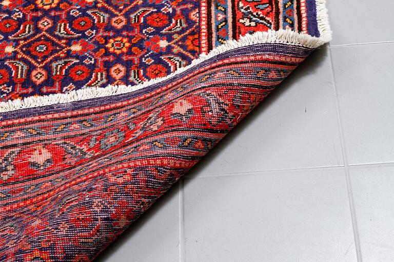 MATTA, troligen Sarouk, 315 x 205 cm.