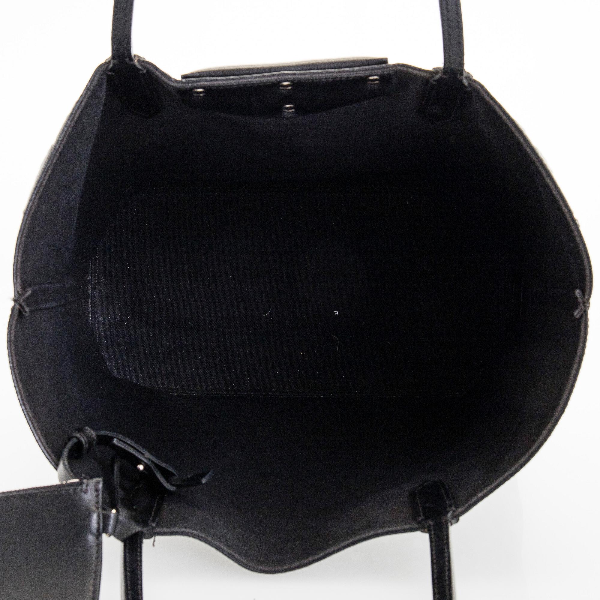 Givenchy, a 'Star Perforated Antigona Shopper' bag.
