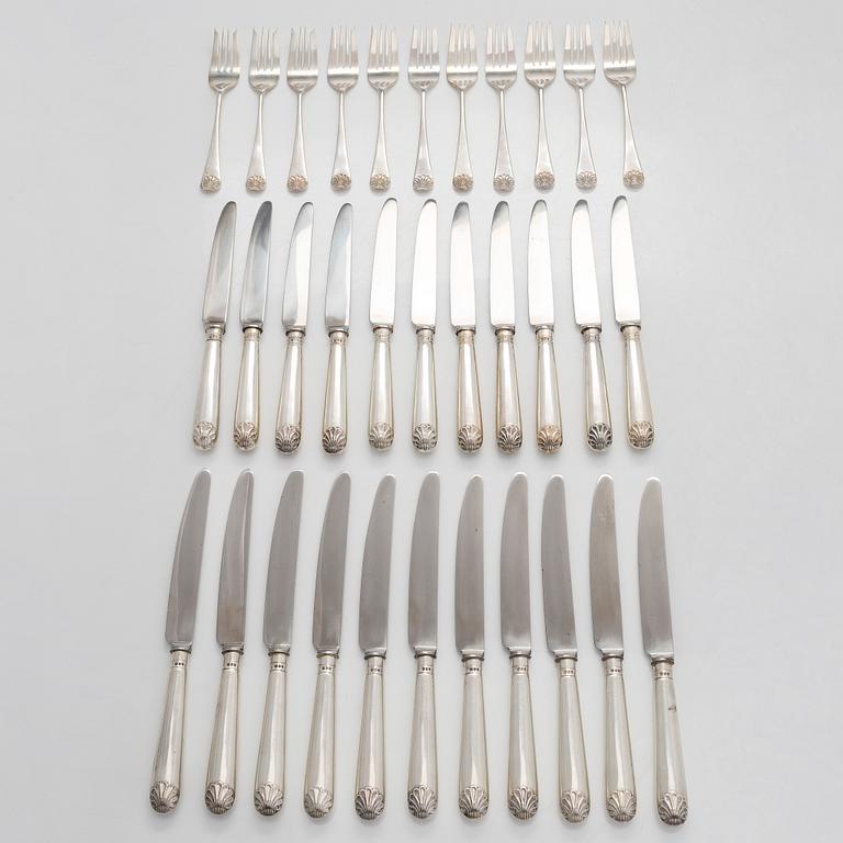 James Robinson, A 99-piece Shell Pattern sterling silver cutlery service, London 1968.