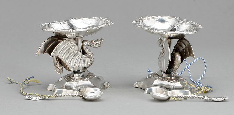 SALTKAR, ett par, silver, Wien, Österrike, 1849. Total vikt ca 265 g.