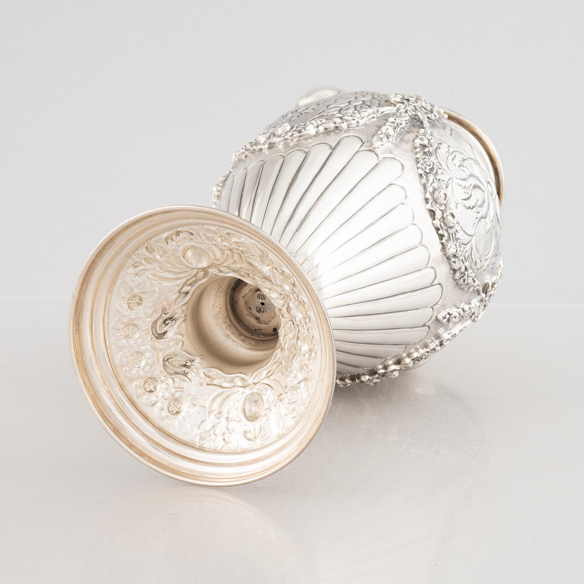 A lided silver vase, Louis XVI style, 20th Century.