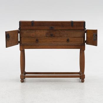 A 17th/18th century chest.