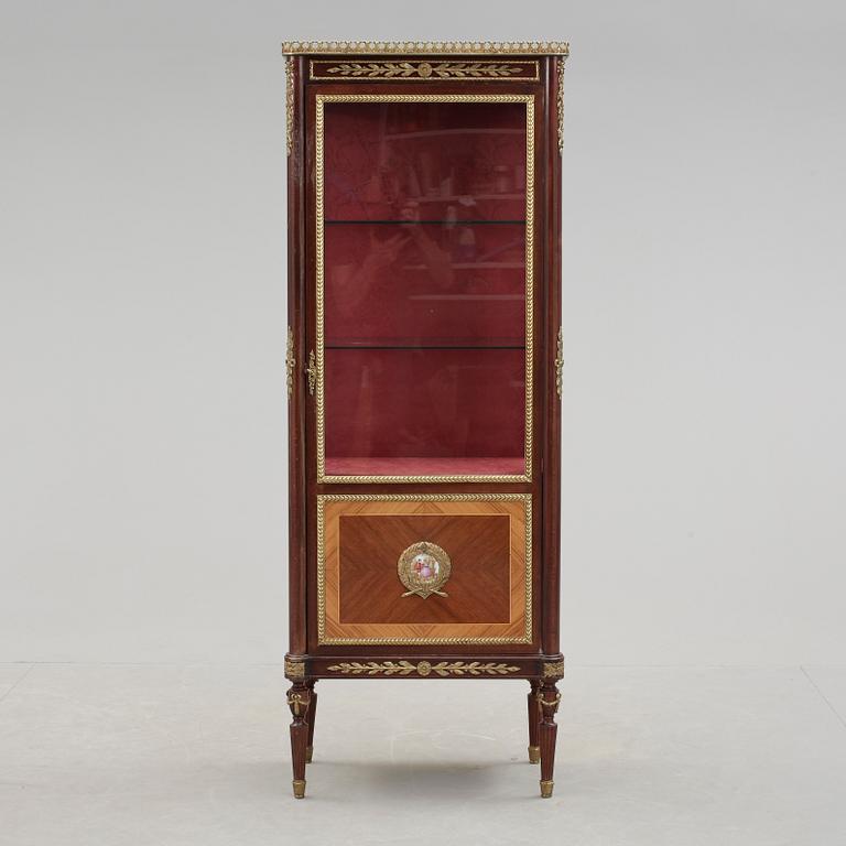 SKÅP, Louis XVI stil, 1900-talets andra hälft.