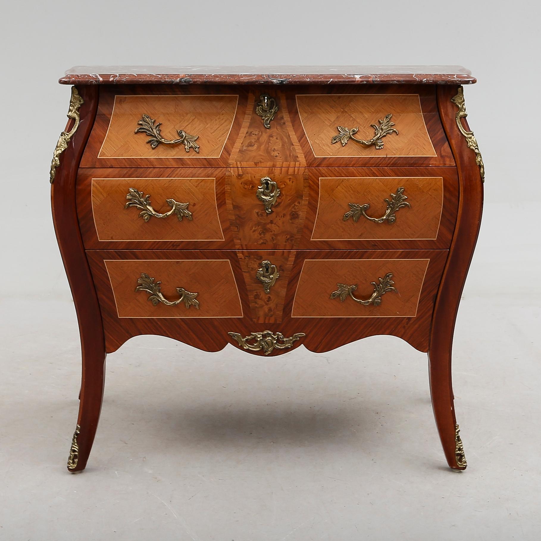 BYRÅ, rokokostil, 1900-talets andra hälft.