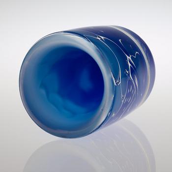 An Olle Alberius 'ariel' glass vase, Orrefors 1979.