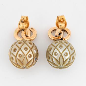 Fidji pearl, brilliant-cut diamonds and sapphire earrings.
