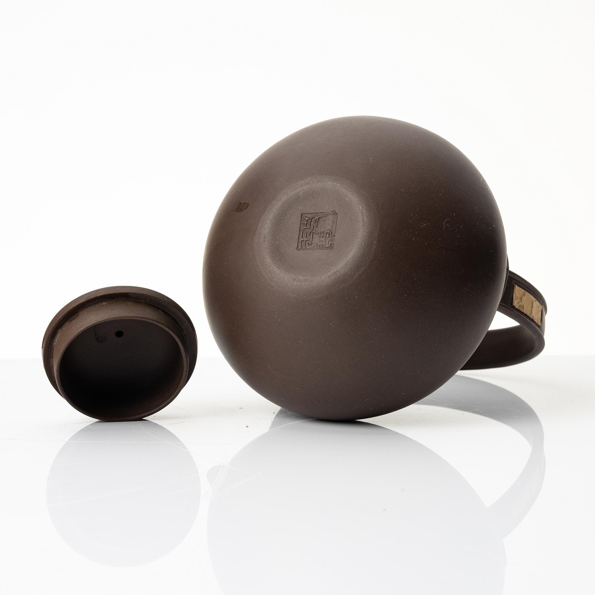 A yixing teapot, China, 1980s.