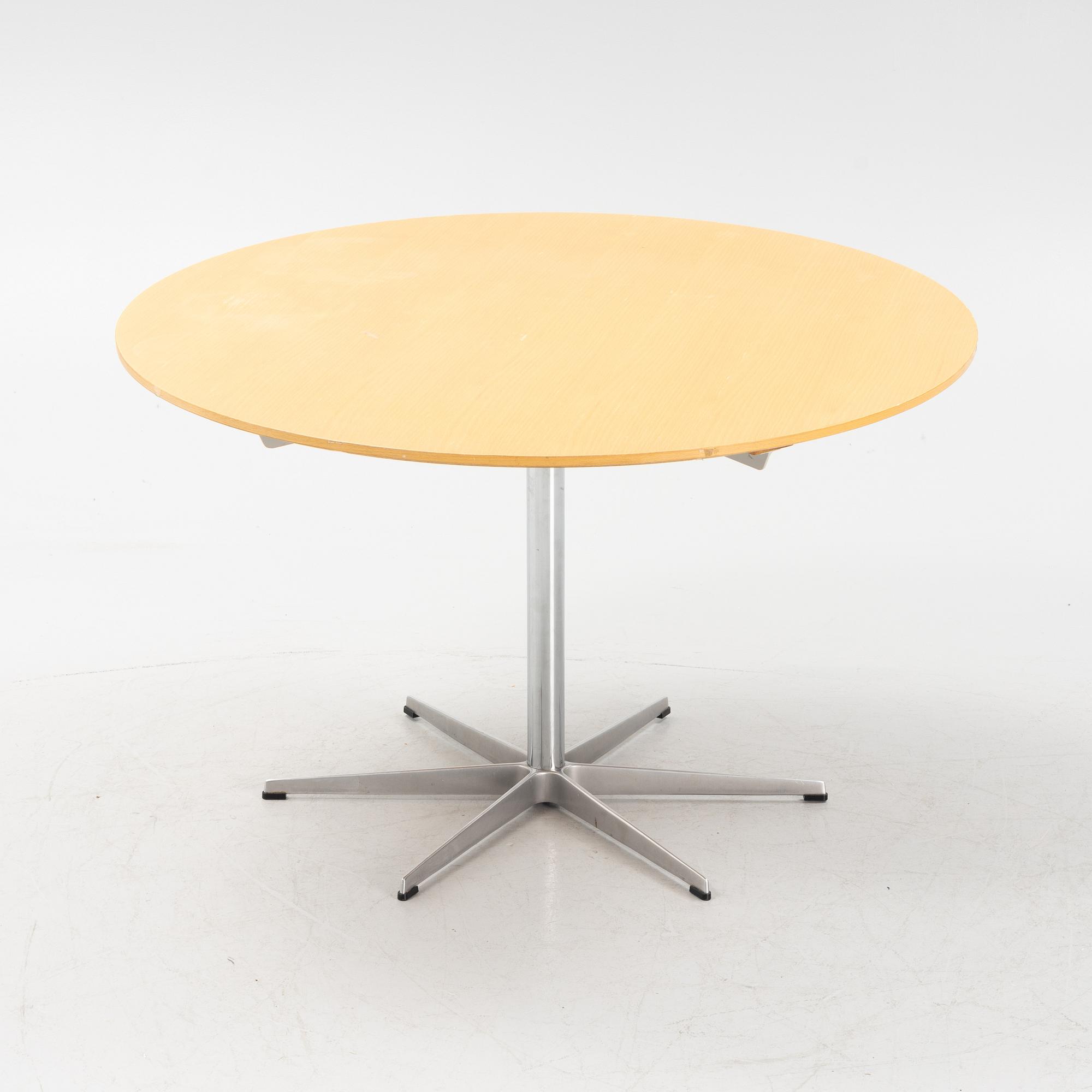 A 'Super circular table by Bruno Mathsson & Piet Hein, end of the 20th Century.