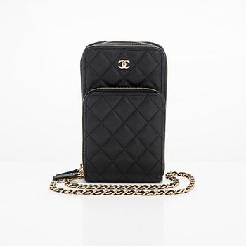 Chanel, "O-porte tel a chaine" väska, 2020.