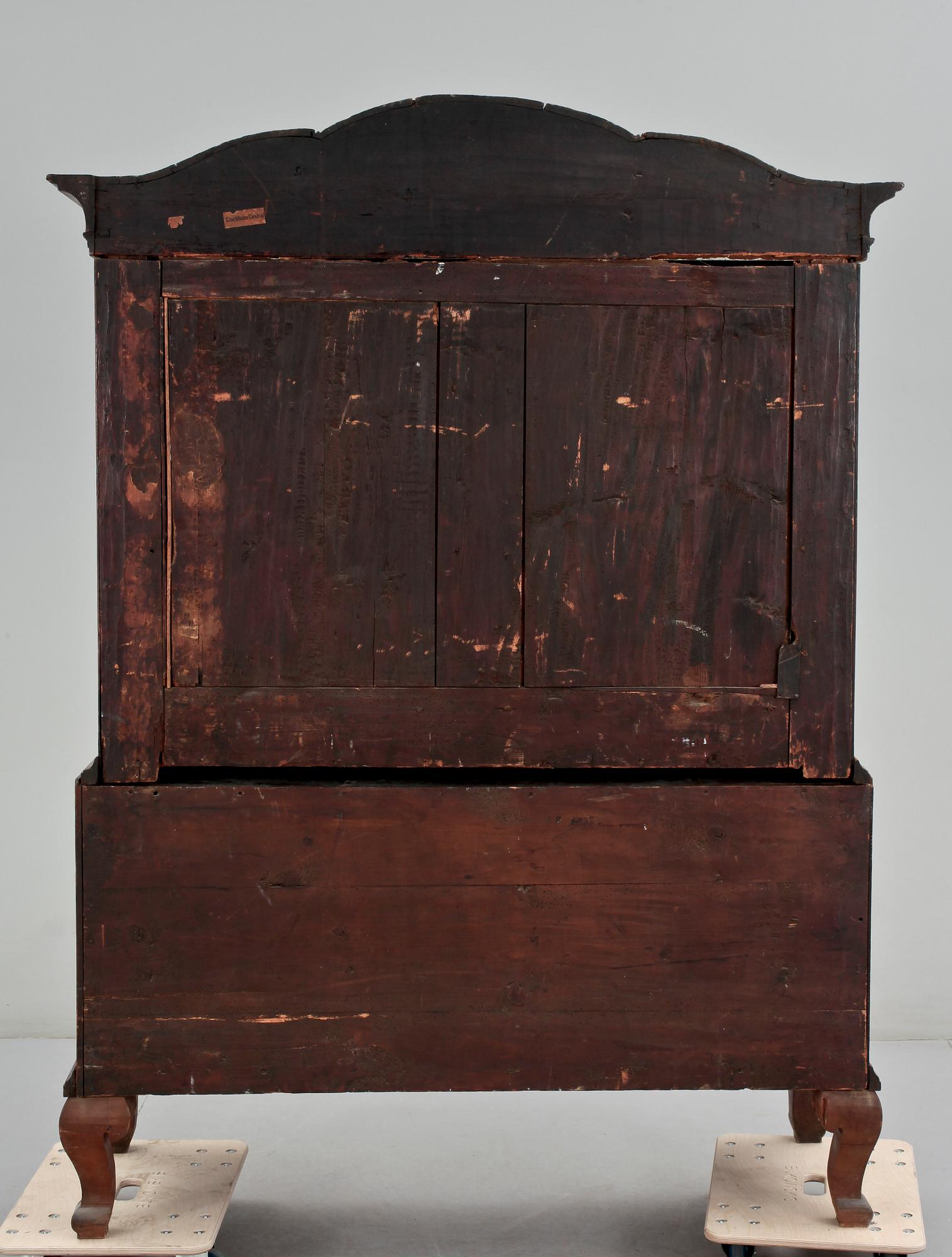 SALSSKÅP, rokoko, 1700-tal.