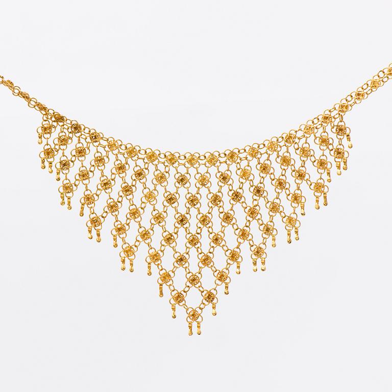 A NECKLACE, 18K gold. Greece.