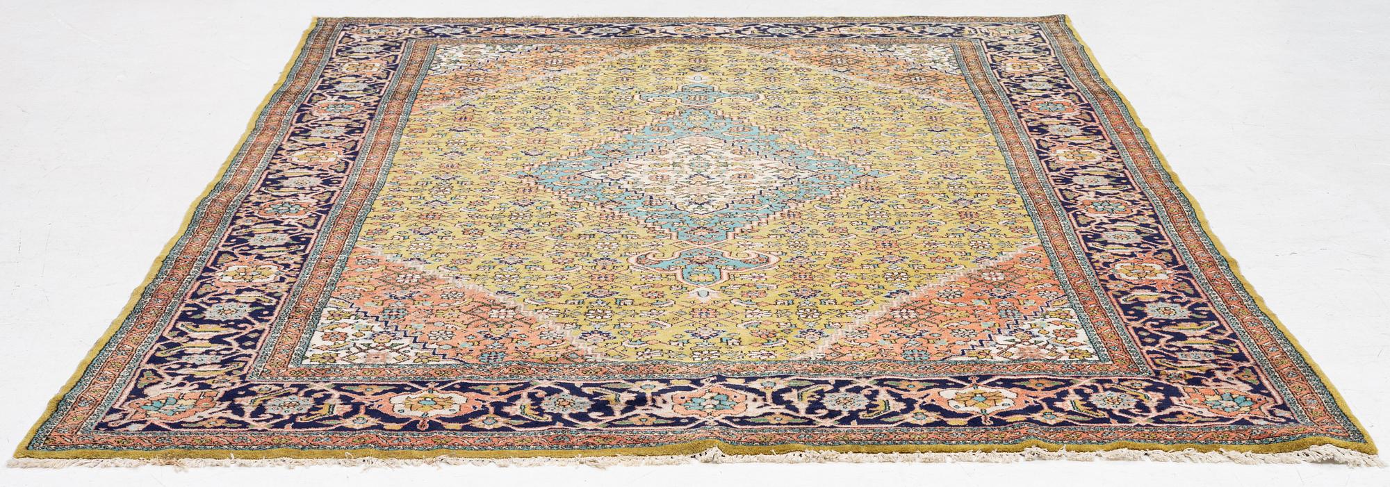 Matta, orientalisk, ca 272 x 208 cm.