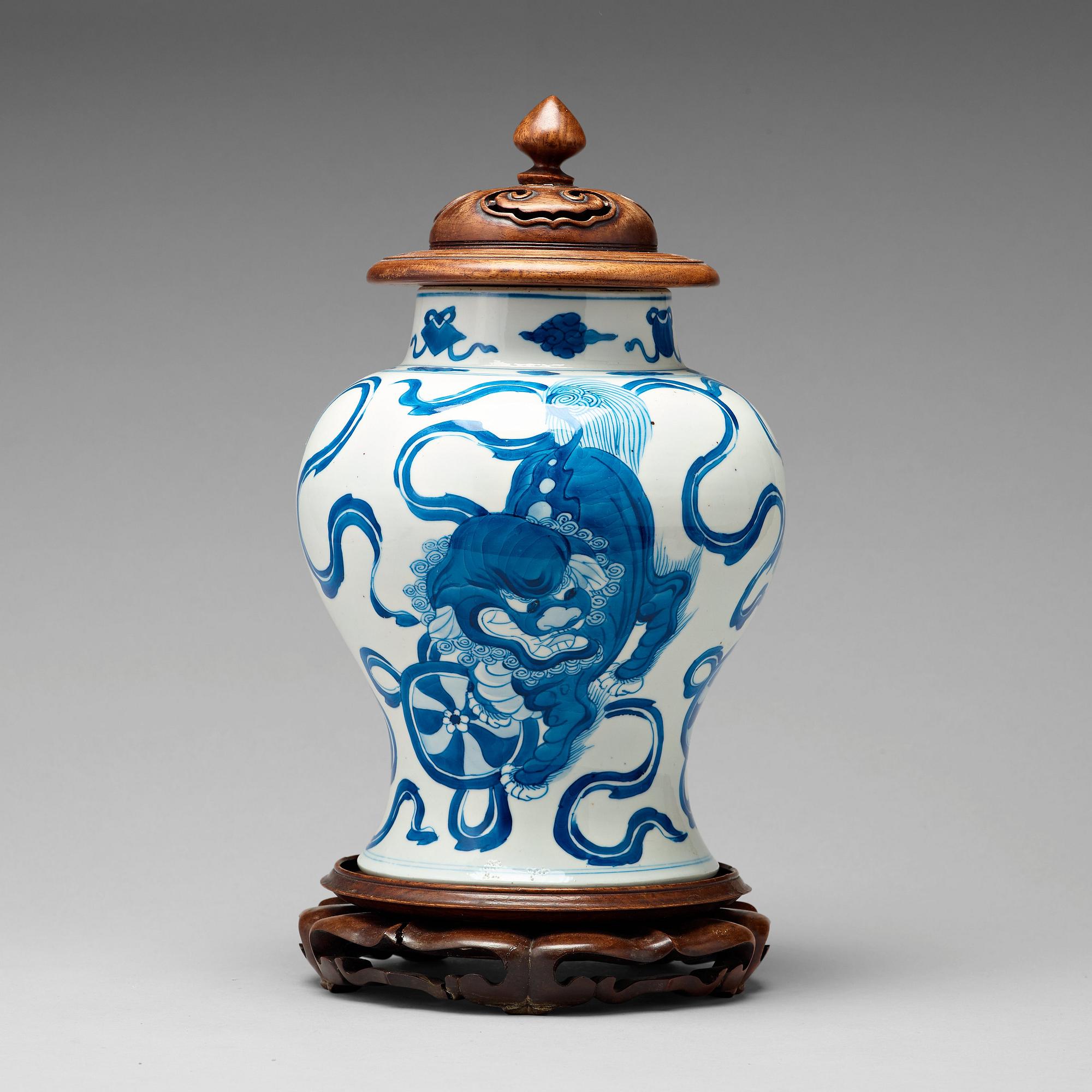 A blue and white vase, Qing dynasty (1664-1912).