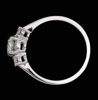 RING, 18 k vitguld, 3 briljantslipade diamanter tot ca 1.30 ct.