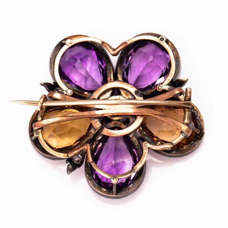 BROSCH, silver, guld, ametister, citriner, gammalslipad briljant ca 0,70 ct samt rosenstenar.