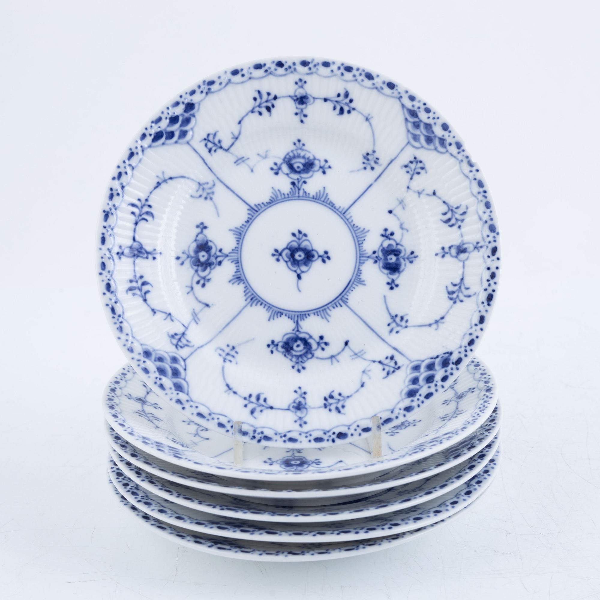 Service parts, 12 pcs, "Musselmalet", Royal Copenhagen, Denmark.
