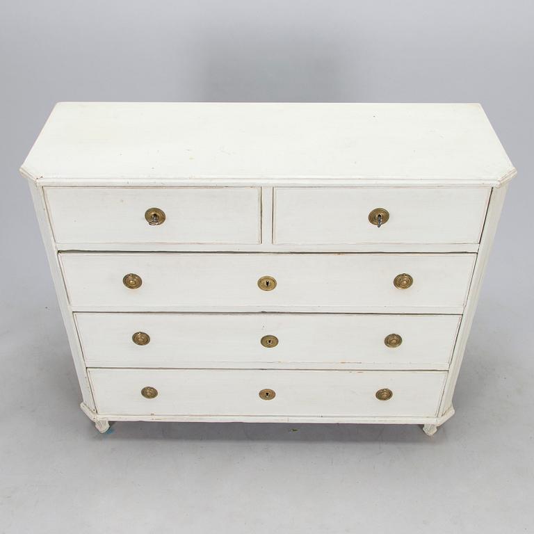 A late 18th century Gustavian chest of drawer.