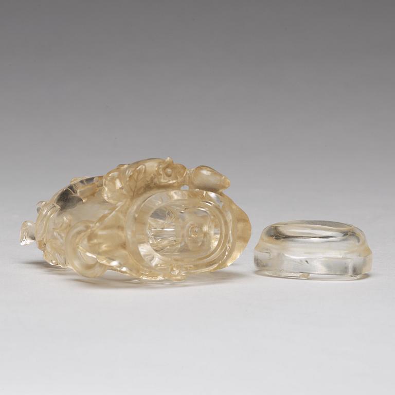 A carved rock chrystal vase with cover, Qingdynasty, circa 1900.