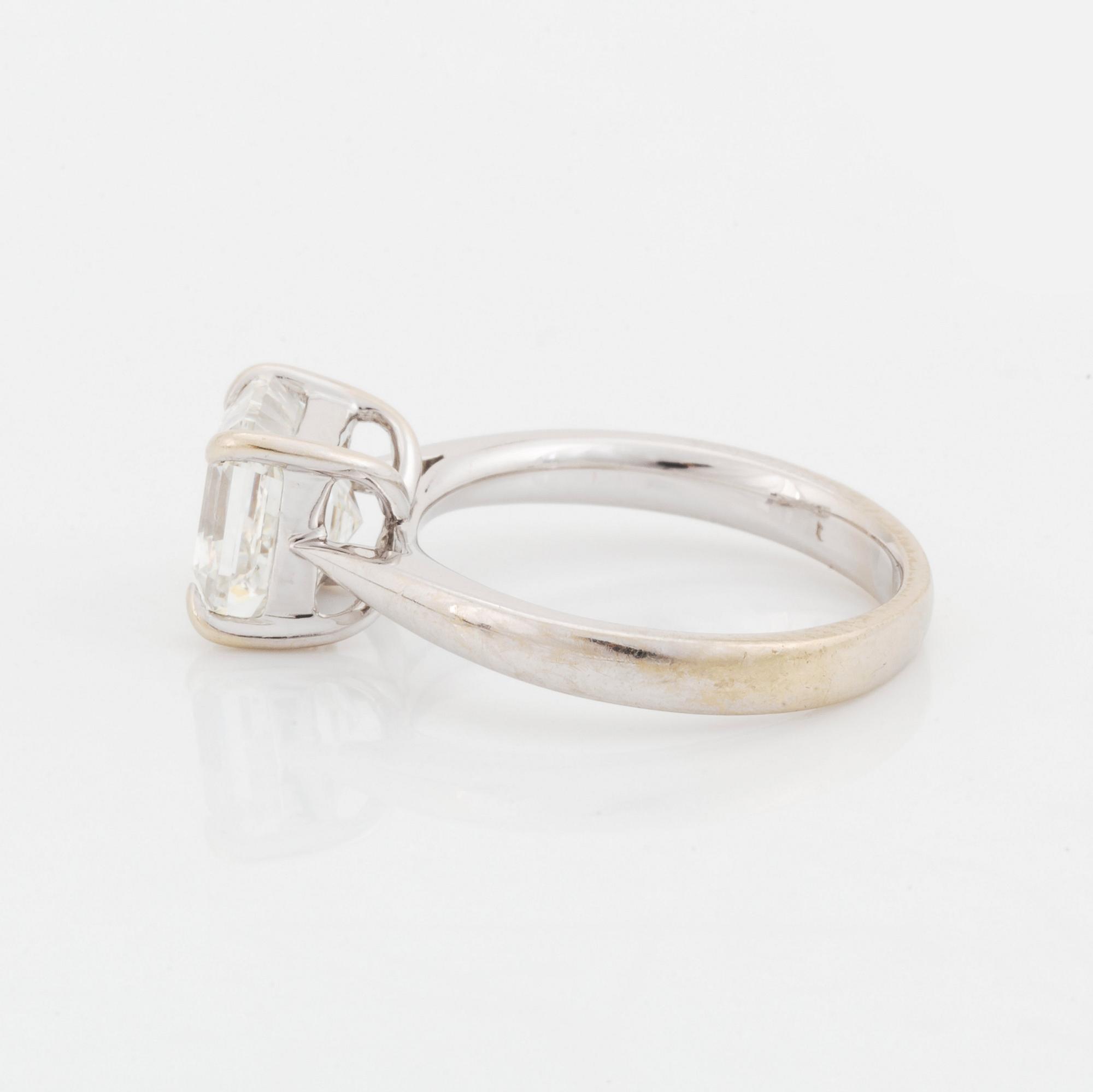 An 18K white gold ring set with an Asscher-cut diamond.