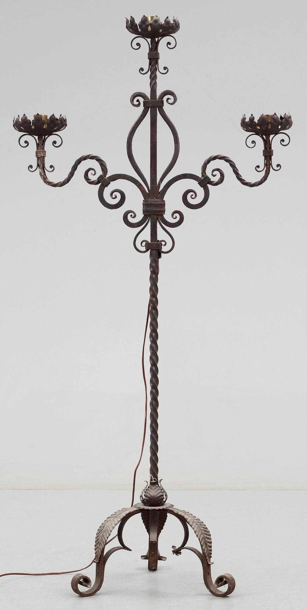GOLVLJUSSTAKE/GOLVLAMPA, järn, troligen tidigt 1900-tal.