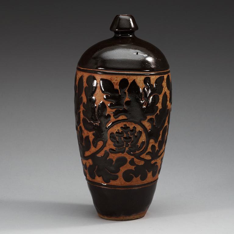 A brown glazed vase, Yuan dynasty (1271-1368).