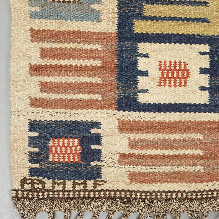 MÄRTA MÅÅS-FJETTERSTRÖM, a carpet, flat weave, 301,5 x 202,5 cm, "Porslinsmattan", signed AB MMF.