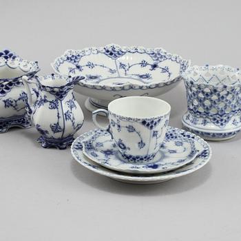KAFFESERVISDELAR, 14 delar, "Musselmalet", Royal Copenhagen, Danmark, 1900-talets andra hälft.