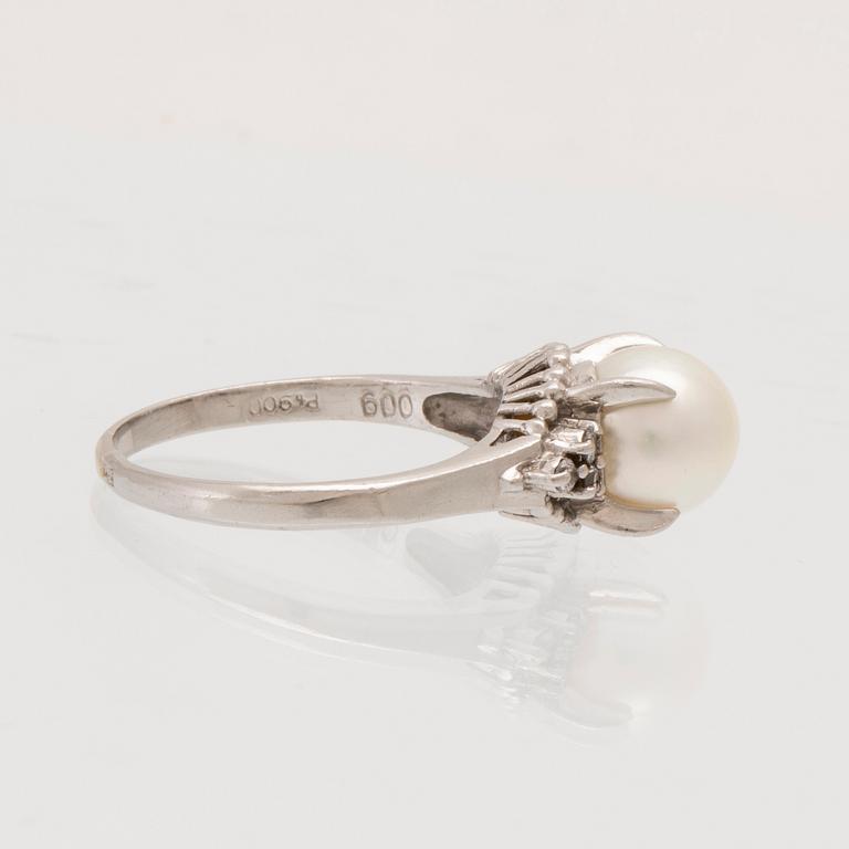 Ring in 900 platinum with a cultured pearl and round brilliant-cut diamonds.