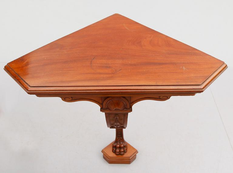 HÖRNKONSOLBORD, nyrenässans, sent 1800-tal.