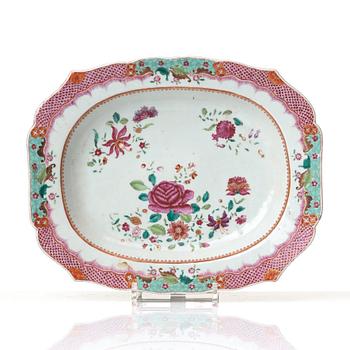 Terrin med lock och fat, kompaniporslin. Qingdynastin, Qianlong (1736-95).