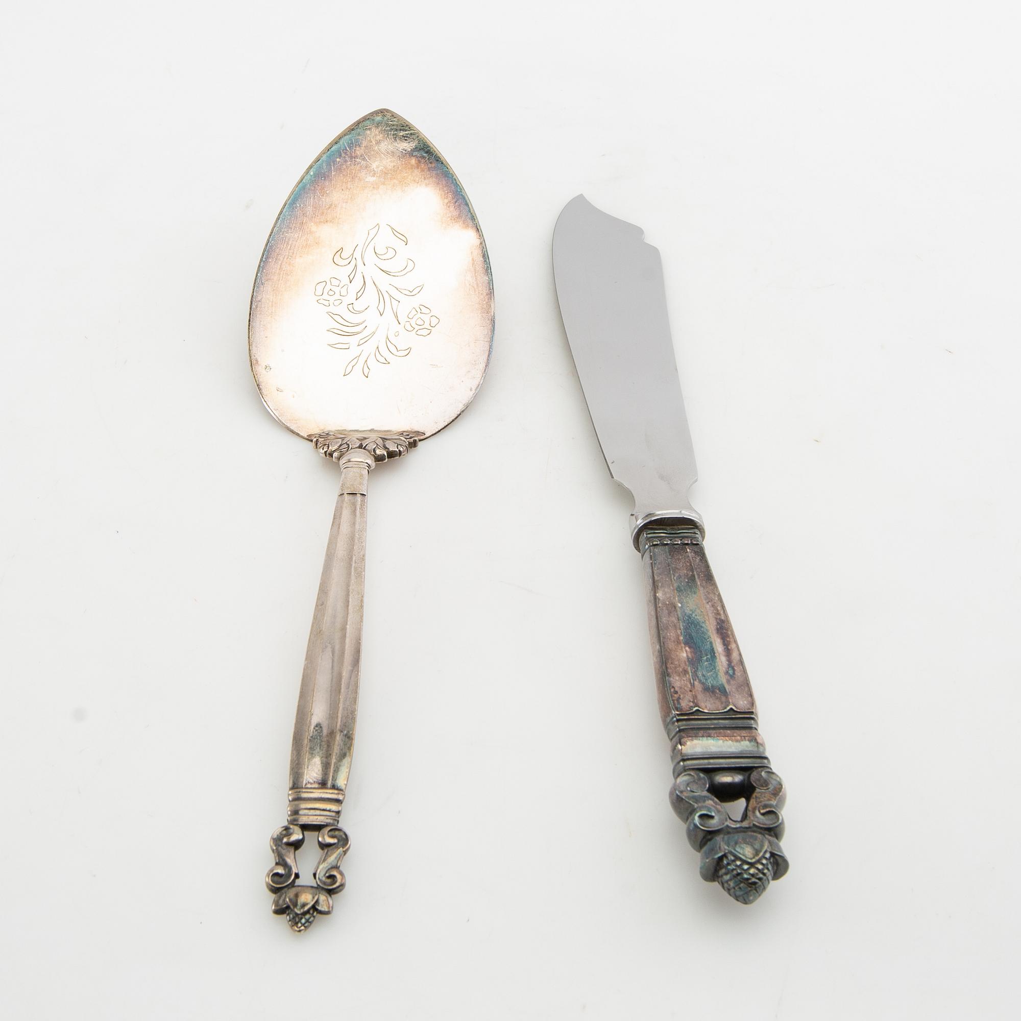 Johan Rohde, serving utensils 2 dlr "Konge/Achorn" sterling silver for Georg Jensen after 1945.