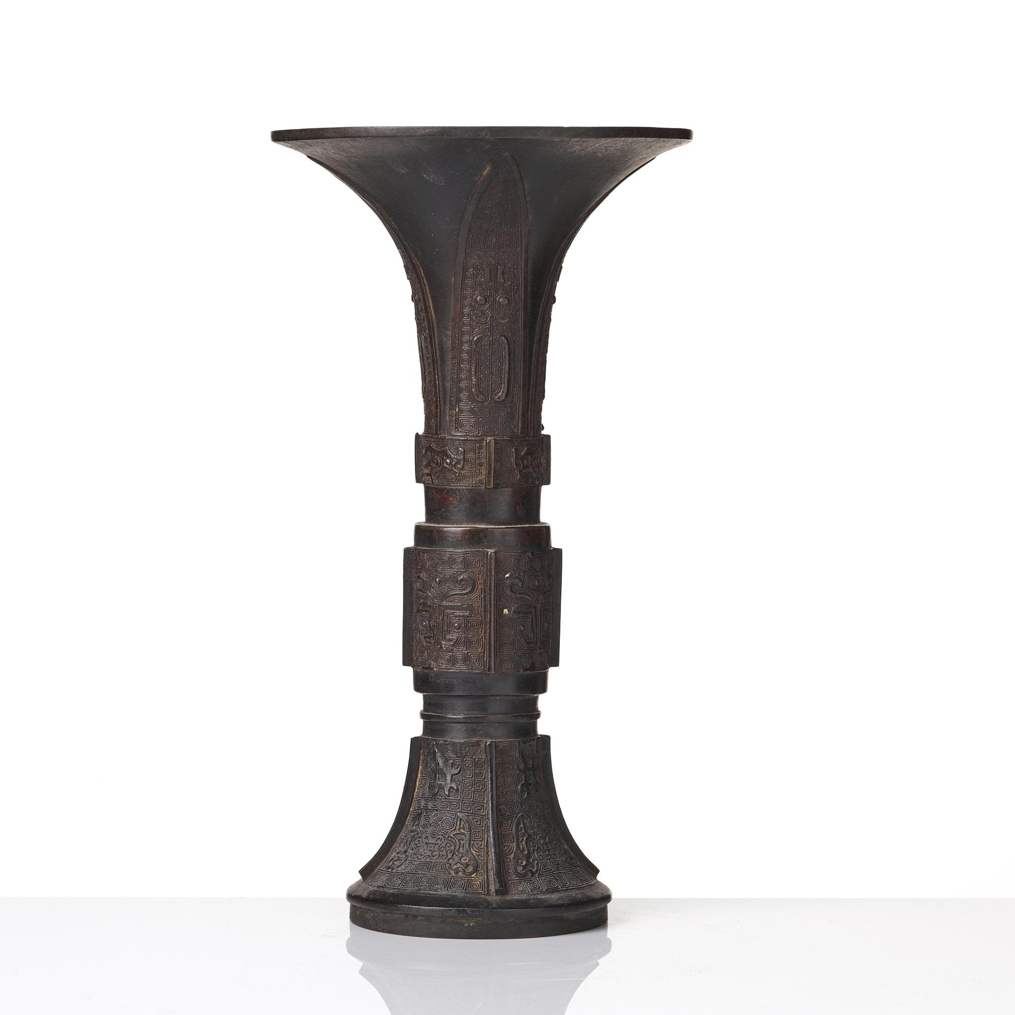 A bronze ritual wine vessel (gu), presumably late Mingdynasty (1368-1644).