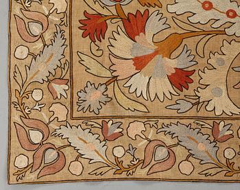 Broderi, sannolikt antik Uzbekistan suzani, ca 226,5-230,5 x 180-182 cm.