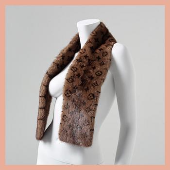 PÄLSKRAGE, Louis Vuitton.