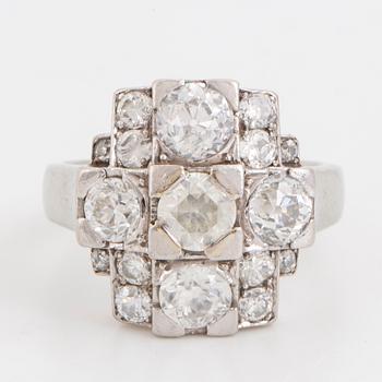 Old-cut diamond ring.